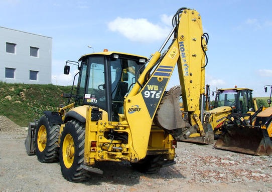 KOMATSU WB 140 PS-2 tłoki i pierścienie